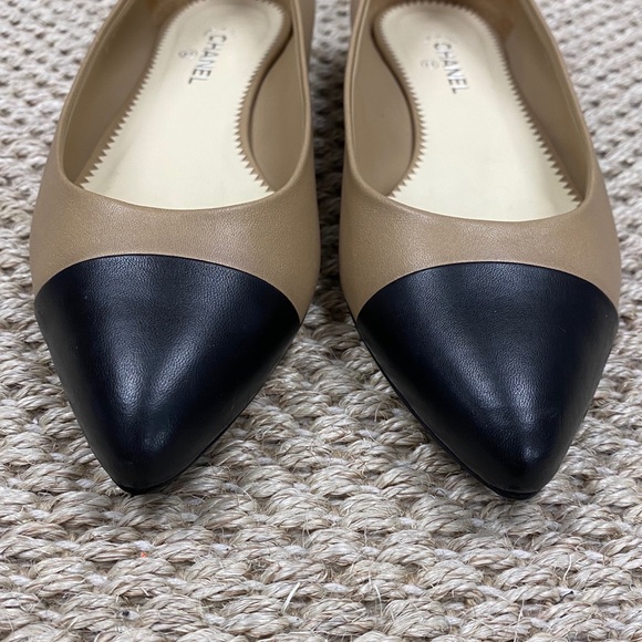 SOLD Chanel tan & black pointed toe flats - Picture 5 of 13